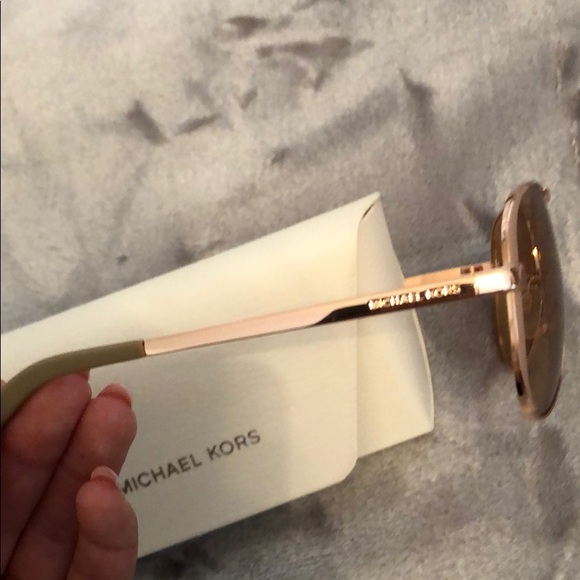 Rose gold frame and lenses never worn no scratches - Picture 2 of 3